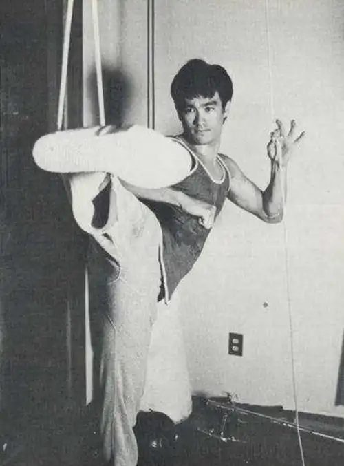 李小龙怪异练功照图3普通人3秒都坚持不住图4泰森也做不了
