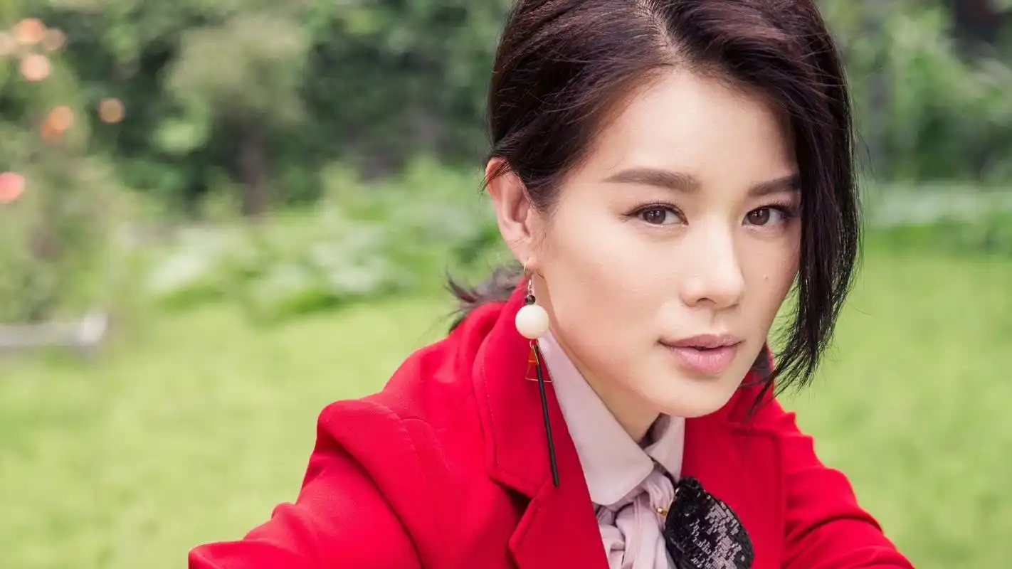 胡杏儿if时尚写真宽屏壁纸壁纸图片