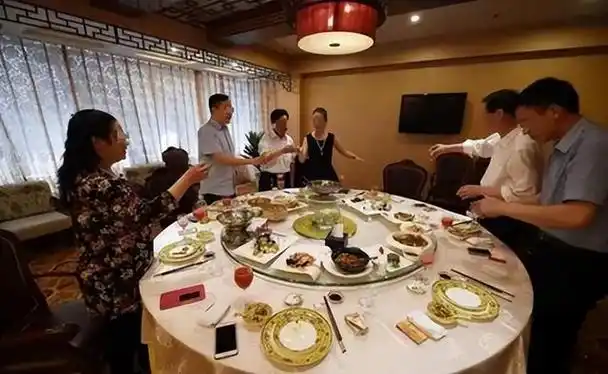 2002年央视美女主持人沈旭华因推错一扇门生命从此葬送在33岁