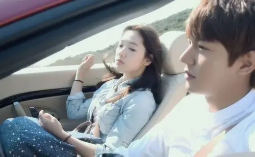 你一言不发,我却懂你.#继承者们 朴信惠 李敏镐