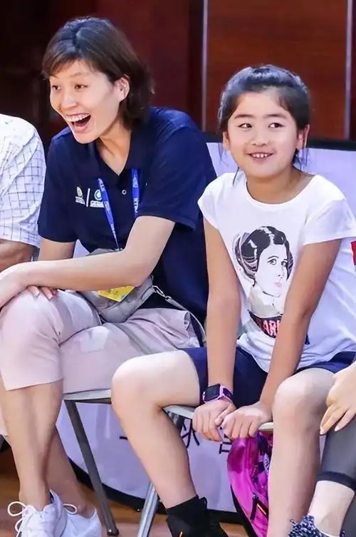 纪实姚明女儿又胖了13岁身高190厘米体重近190斤