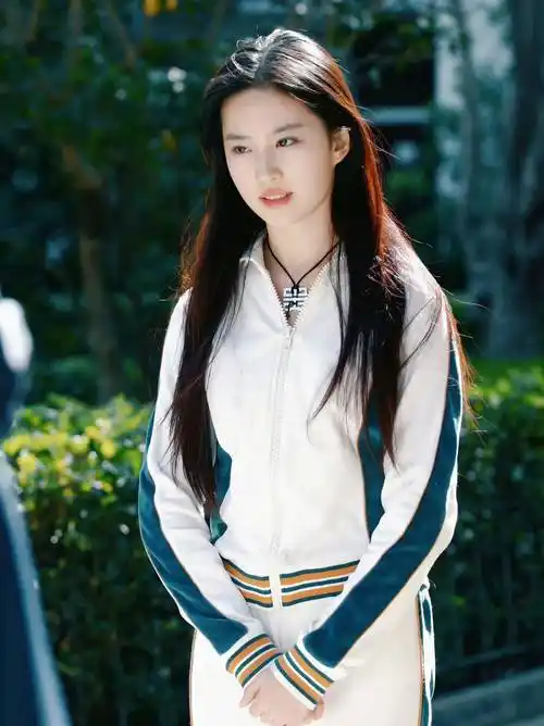 刘亦菲旧照曝光青春灵动宛如仙女下凡连头发丝都那么美