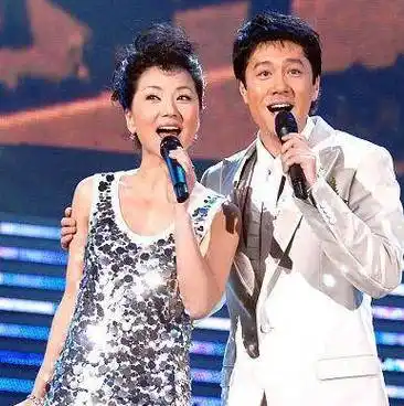 蔡国庆的老婆真实身份陆续覆盖,如今被网友们发觉,他的老婆秦娟好安静