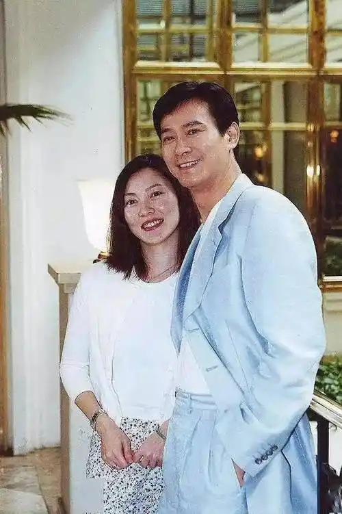 郑少秋大女儿惊传在美轻生亡 现任妻子官晶华发声了_生活_郑咏_沈殿霞