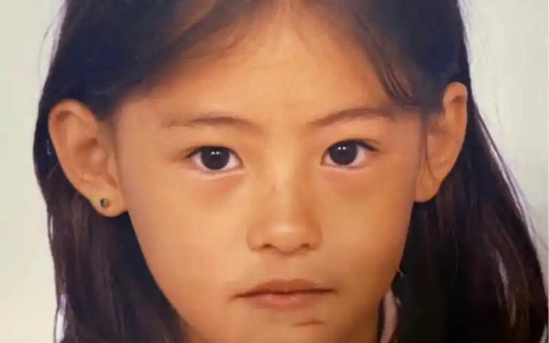 张柏芝罕见童年照 天生的美人胚子