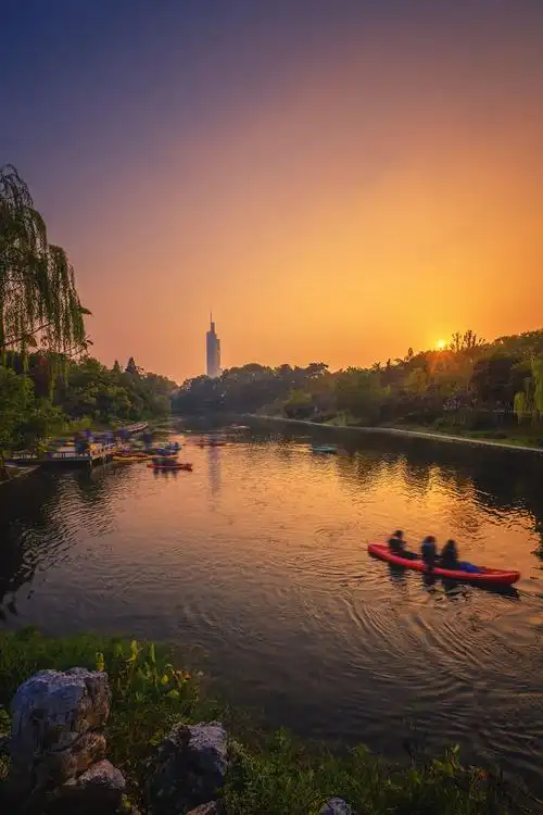 落日时分的玄武湖玄武湖公园南京