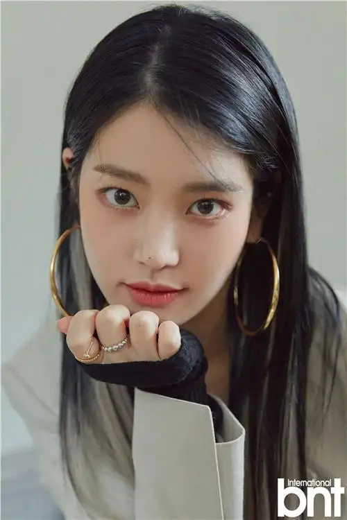 李侑菲拍摄bnt写真温柔甜美气质迷人