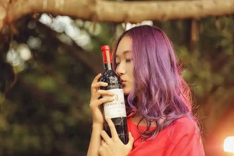 喝红酒的好处 红酒对女人的9大养生功效