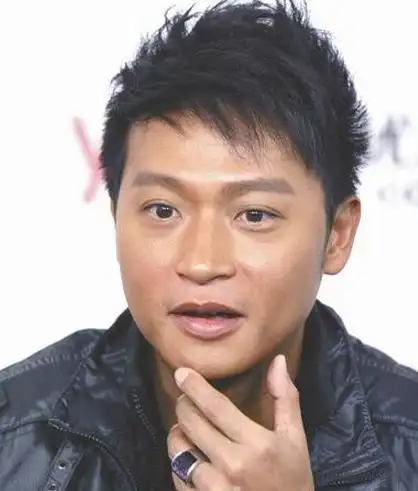 《还珠格格》尔泰的扮演者陈志朋最近的情况怎么样了?