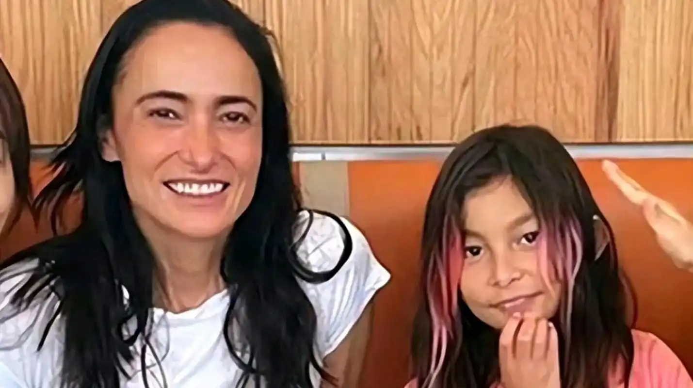 当港媒晒出了吴彦祖女儿的近照后,网络上迅速掀起了一阵轩然大波.