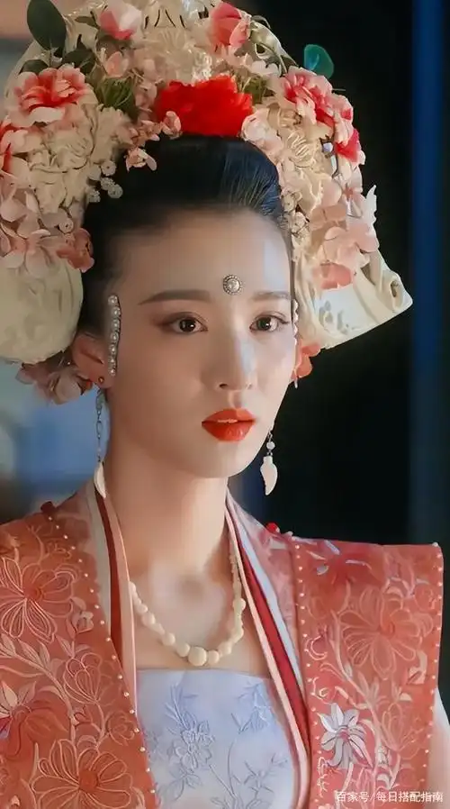 在电视剧圈里,一般分为这两种类型的美人,一种是出挑的大青衣型美女