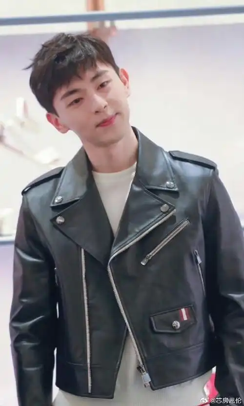 灯芯群超话灯芯阁超话#邓伦#爱你2021天,双向奔赴的爱才更有意义,有