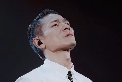 刘德华连唱三首歌上热搜:浓浓情义的华仔,向白衣天使致敬