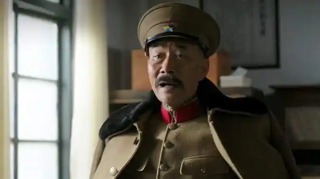 少帅:张作霖被撤职督军,谁料新督军见他直接下跪,这就是东北王