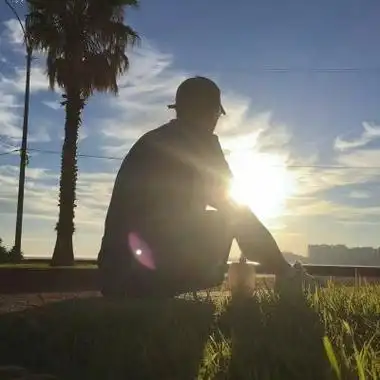 精致很有魅力的男生酷酷的头像 很酷又很高冷范的男生头像大全_男生