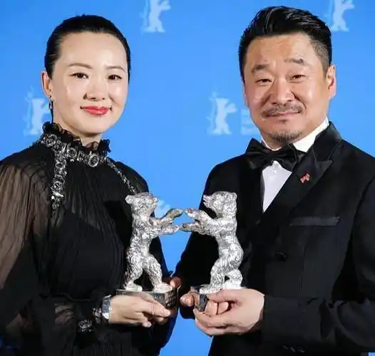 王菲前男友栾树请咏梅拍mv,咏梅接盘栾树,并还债百万,今成影后_因为