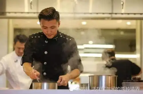 谢霆锋和张钧甯实力演绎土豪生活,几口就吃完的鱼,价格承受不起