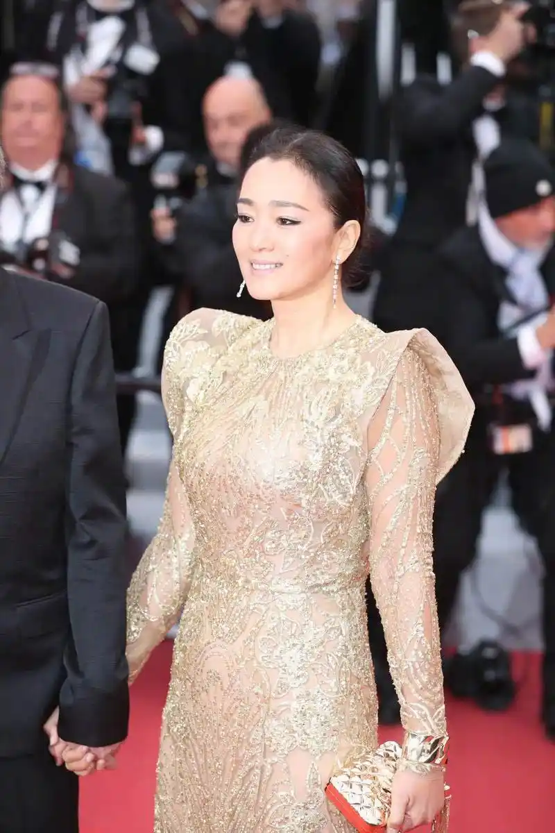 16,姓名巩俐 生日1965年12月31日 简介巩俐,生于辽宁省沈阳市,祖籍