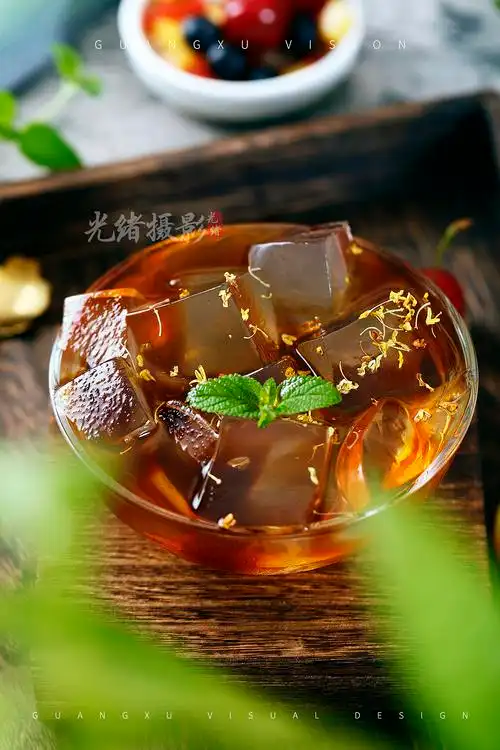 一碗美味的冰粉,加点红糖水味道棒级了