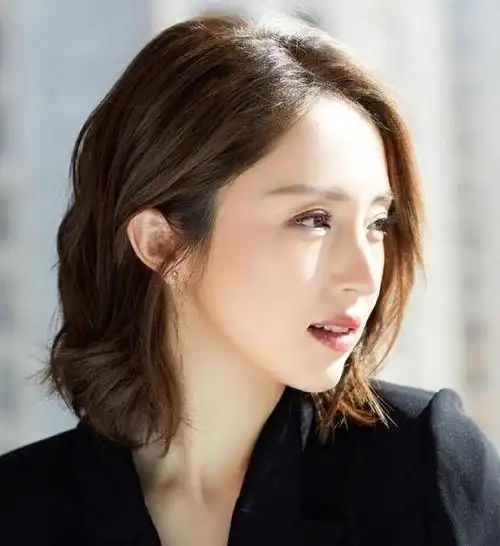 女人上了年纪后,记得远离4种发型,不仅"大妈"十足,还特显老