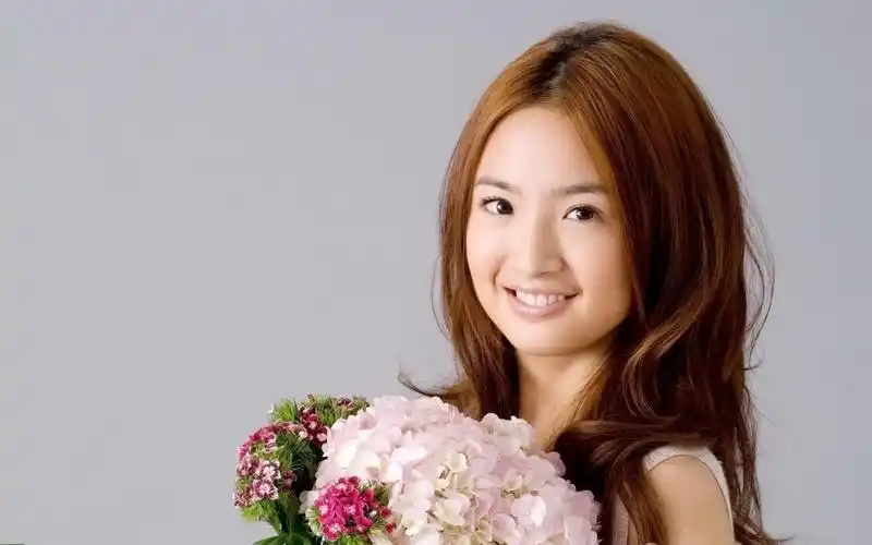 甜美林依晨桌面壁纸-美女壁纸-高清美女图片-第2图-娟娟壁纸