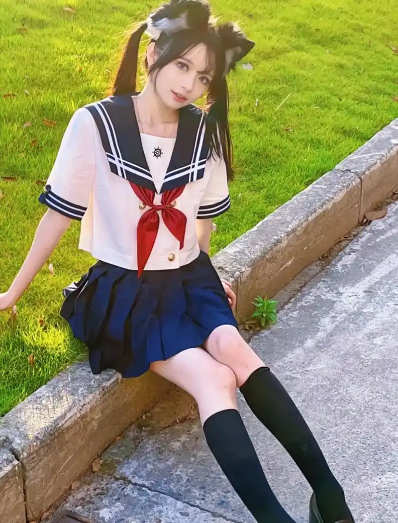 校园里的唯美jk制服双马尾青春阳光女大学生