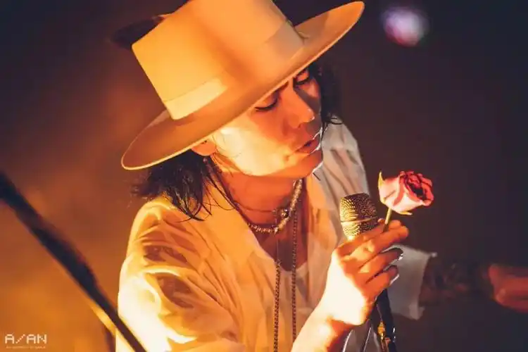 旧城之王,这个美了22年的男人|木马乐队|乐夏|摇滚_新浪新闻