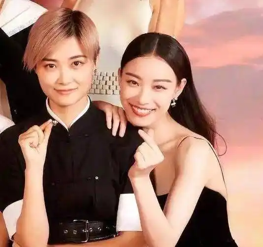 李宇春:她从刚出道时的中性风和爆炸头,到如今的时尚界宠儿!