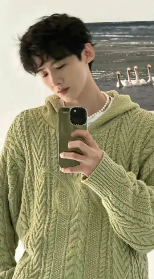 白敬亭壁纸 小白是有点帅气在身上的__财经头条