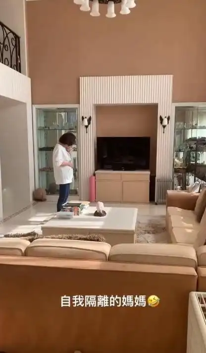 何超莲窦骁疑已同居曝光窦骁入住三太豪宅同居试婚