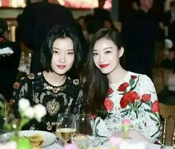 angelababy黑出新高度,杨紫又黑又胖,没有ps就只能看"它"活了!