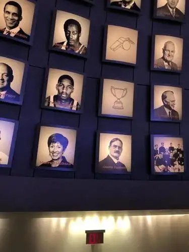 名人堂里的名人墙陈列