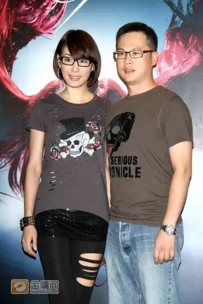 张惠妹小巨蛋开唱high爆全场 小s携老公甜蜜亮相