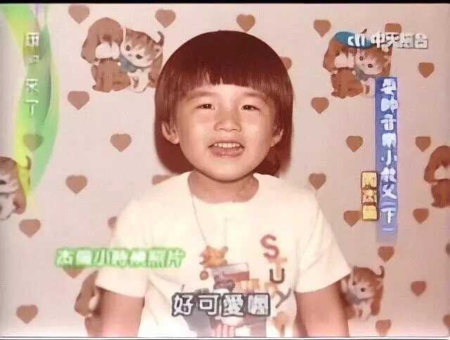 周杰伦童年旧照被修复高清大眼睛双眼皮萌翻网友