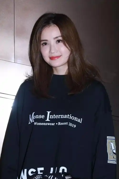 阿sa被曝水肿脸活动照被称毁颜杀手的水肿究竟怎么来的