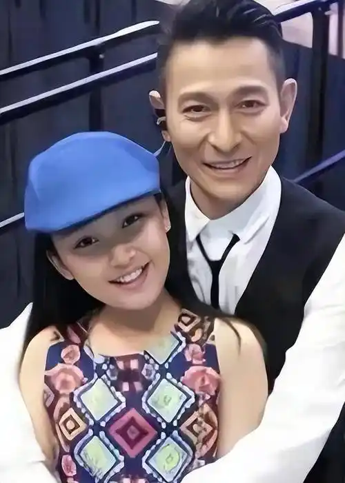 刘向蕙的被宠夸张到难以想象,一掷千金,刘德华迟早会泪流满面_华仔