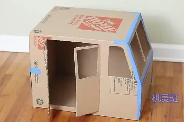 纸箱制作汽车形状猫窝的方法和步骤12,画出门窗并且剪出来.