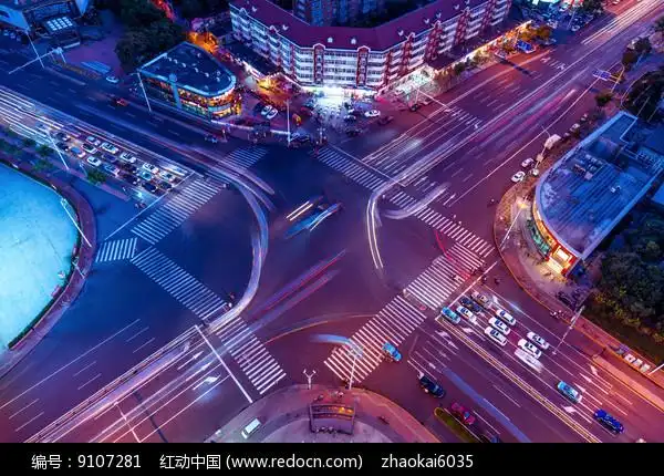 夜晚的十字路口高清图片下载_红动中国