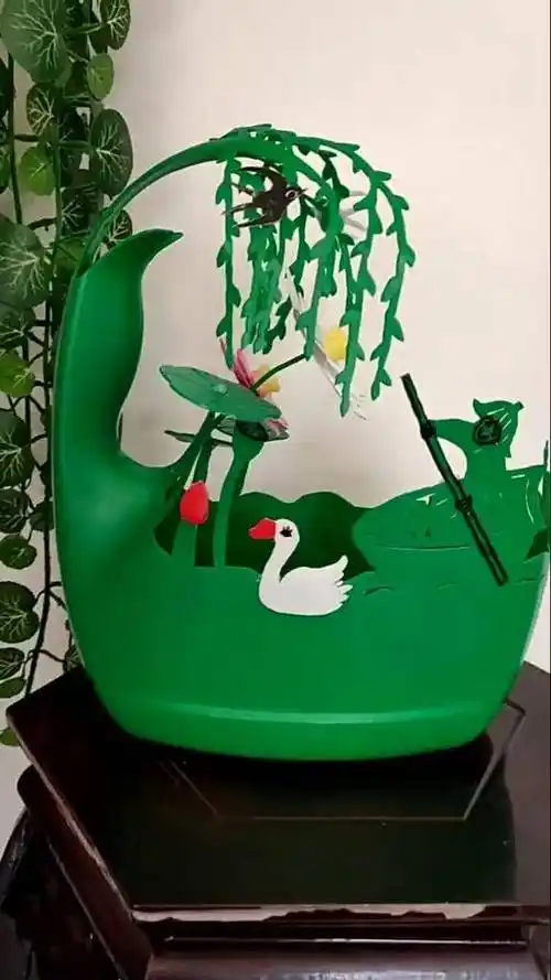 给大家分享一组绿色洗衣液瓶雕刻作品!