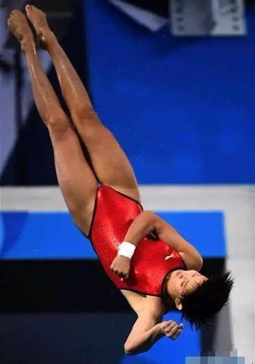 想想女星参加十米跳水节目有多难?你才能看出任茜的美