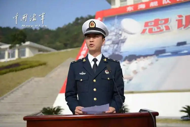 青春无悔:东海舰队甜美女兵退伍含泪微笑