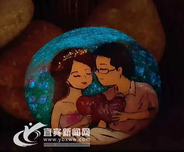 今年礼物有新宠 50元石头情侣像受追捧