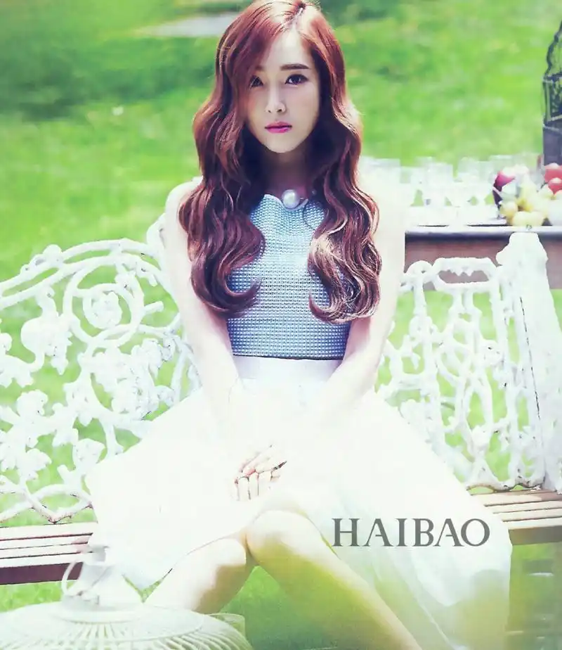 长发是女星发型中最常见的一款,可同为长发由于每位女星的气质不同,让