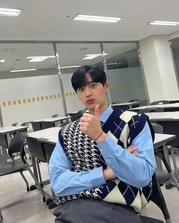 清潭国际高中 开播啦.#李钟赫 #清潭国际高中 #高中生 # - 抖音