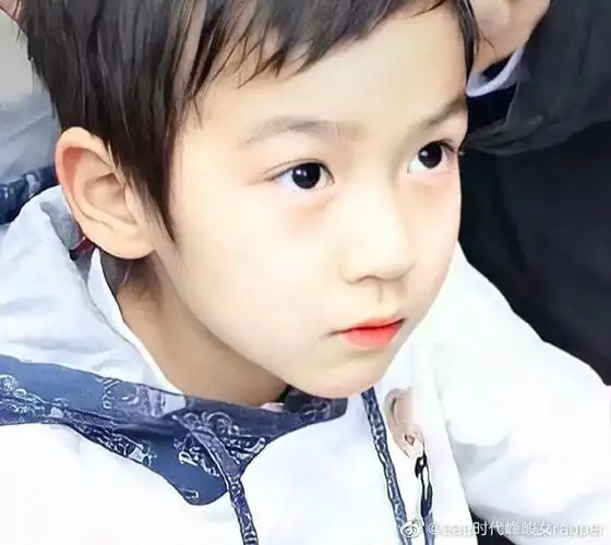 贺峻霖 画报颜值#每日必看的幼崽霖霖呦!@时代少年团-贺峻霖