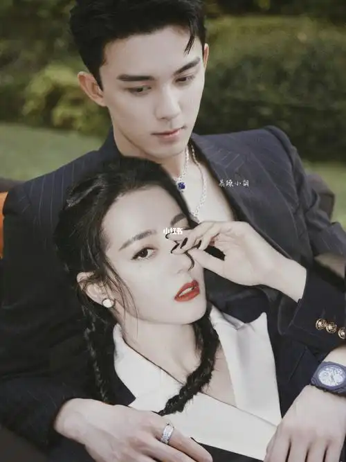 出不了坑,又是捡垃圾的一天_迪丽热巴_吴磊迪丽热巴_娱乐_明星娱乐