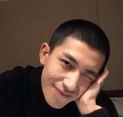 留寸头的男生好帅_发型