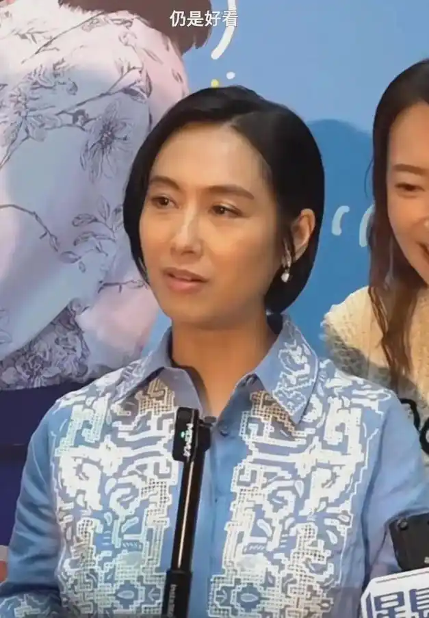 朱茵近况曝光,53岁还在工作,仍是细胳膊细腿,不介意谈前任