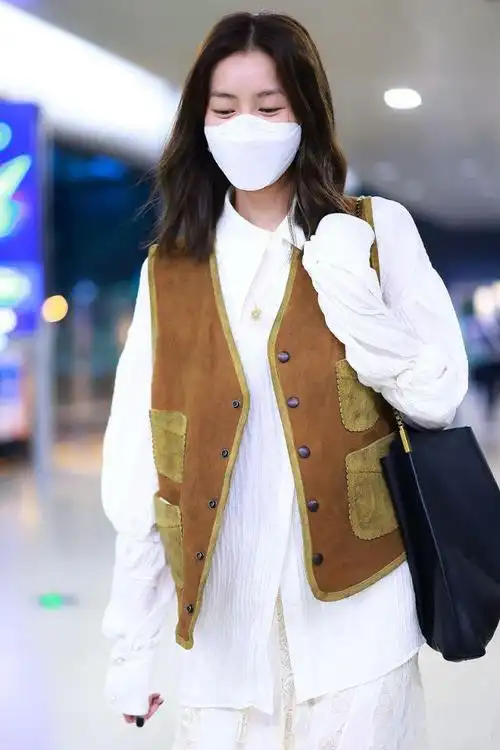 秋季穿搭学刘雯牛仔马甲叠搭衬衫蕾丝裙简约时尚也气质优雅