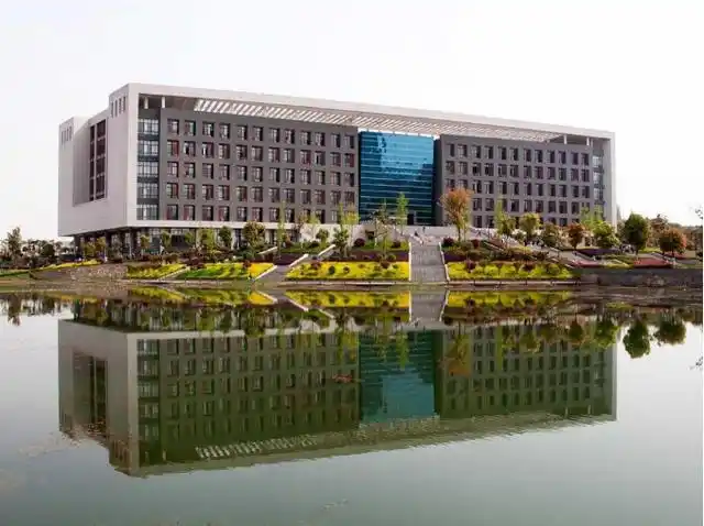 中国高校之安徽工业大学